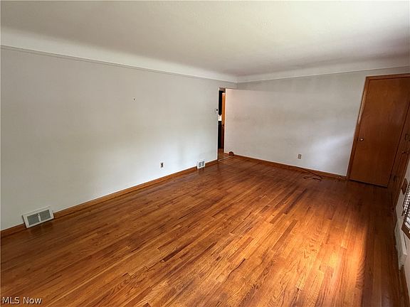 5th image of 77 William St