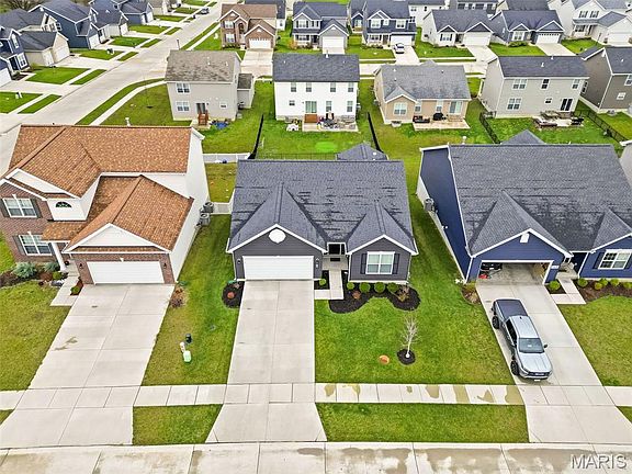 3rd image of 143 Prairie Wind Dr