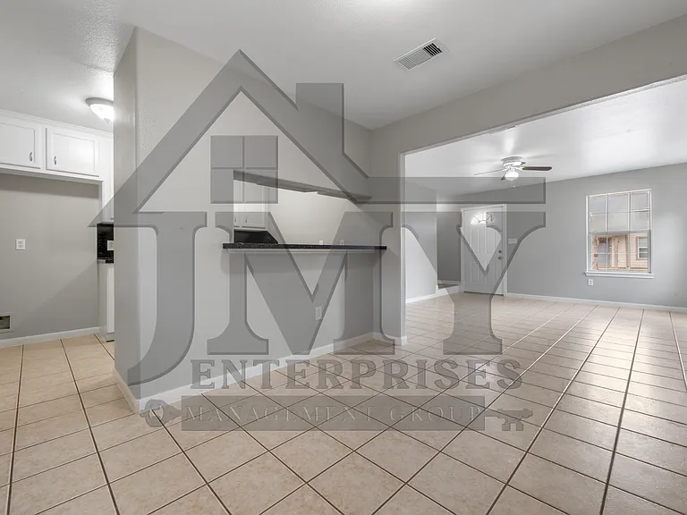 815 Cravens St #F2 — Photo 9