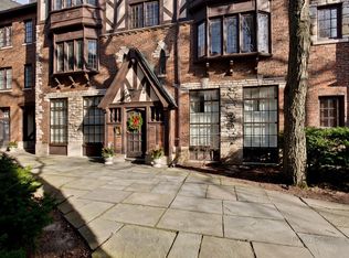 549 Hill Ter #404, Winnetka, IL 60093