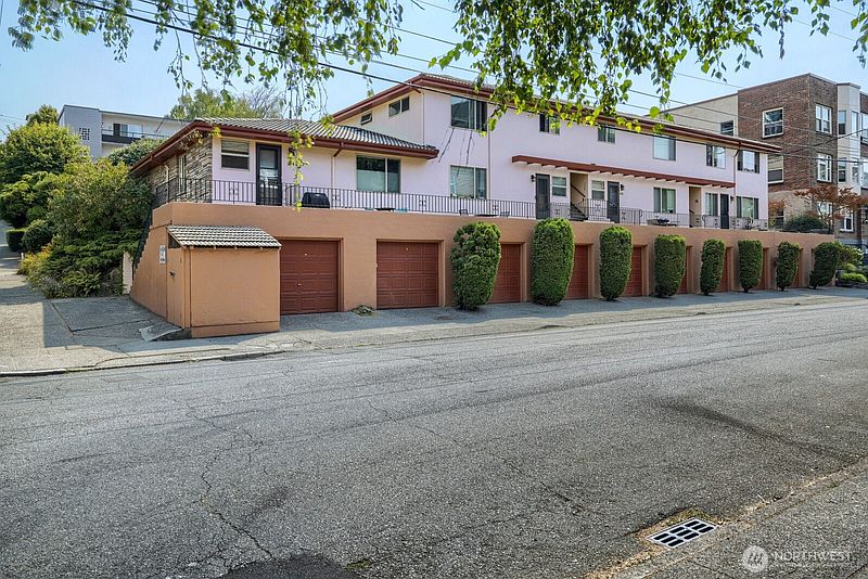 3rd image of 503 B E Harrison Street
