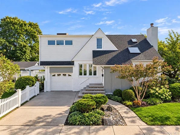 101 Tulip Place, North Bellmore, NY 11710