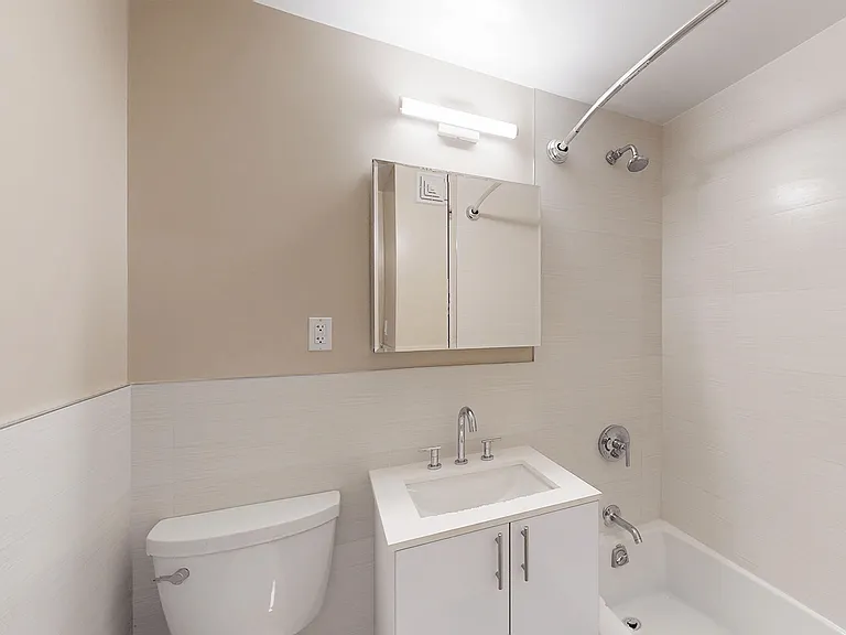 310 Greenwich St #16J — Photo 6