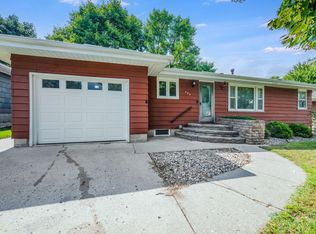 453 17th St, Windom, MN 56101