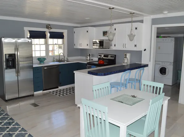 2303 Murray St, Edisto Island, SC 29438