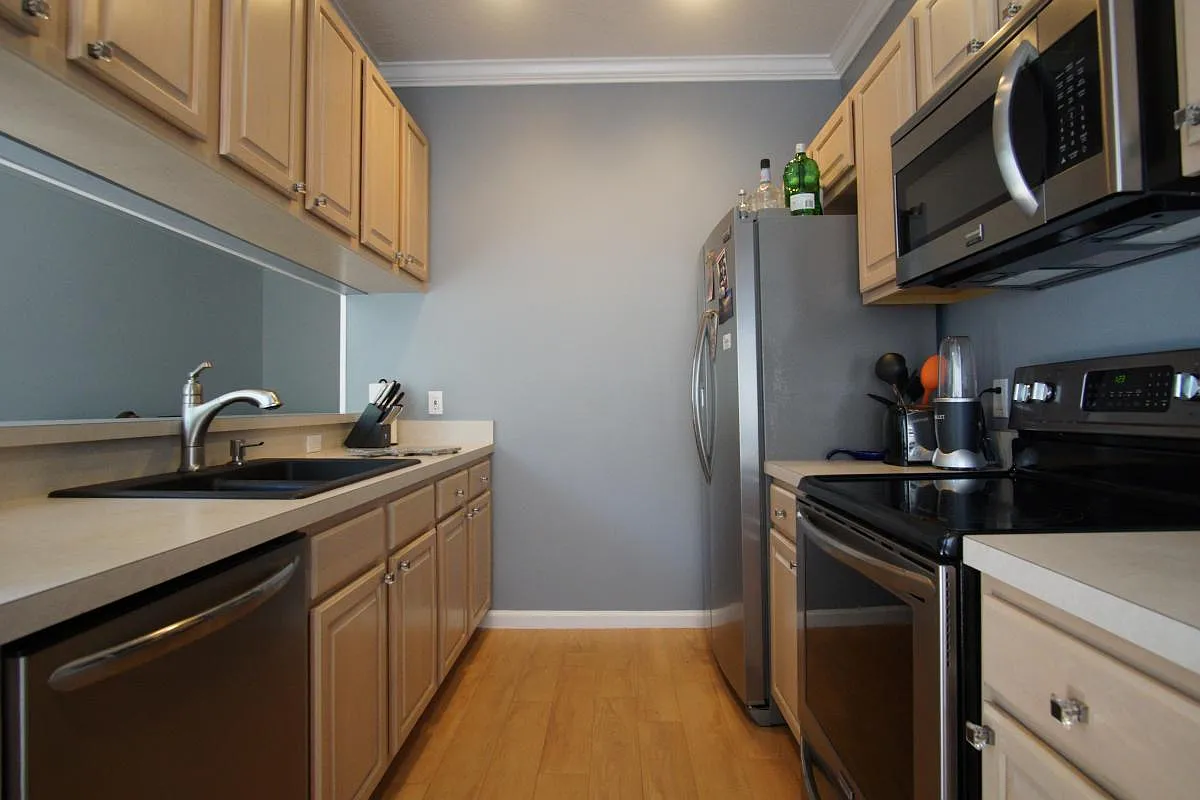 752 Seaview Drive — Photo 3