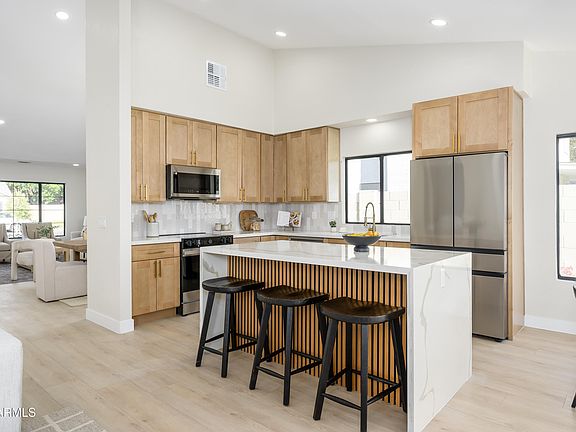 5th image of 1683 E KENT Avenue