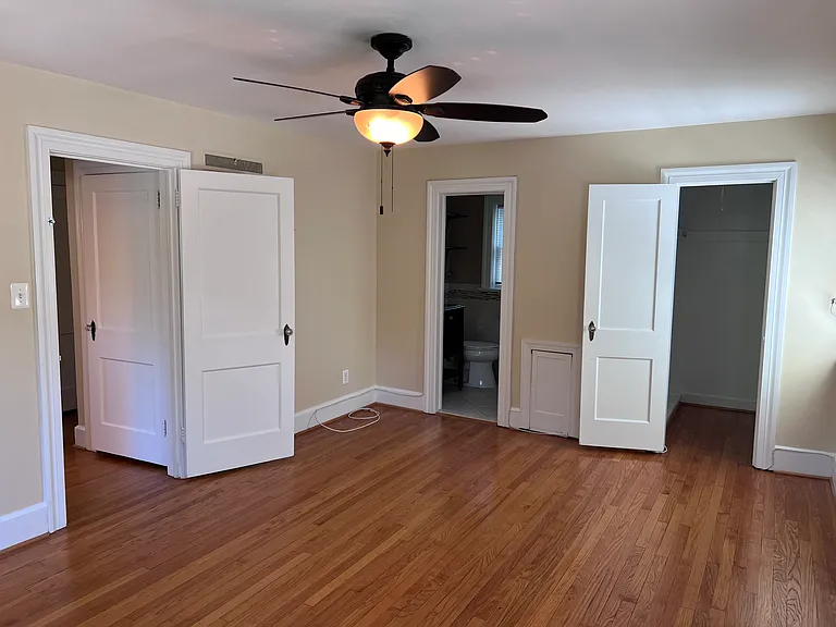 429 N Jackson St — Photo 5