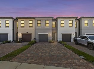 4828 Chantilly Rd, Lake Worth, FL 33467