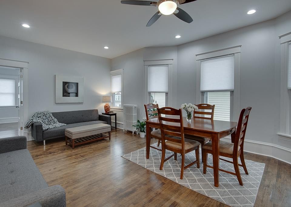 There are windows all along the long southern side of the apartment so there it is filled with light.