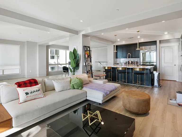6775 Skyview Dr — Photo 4