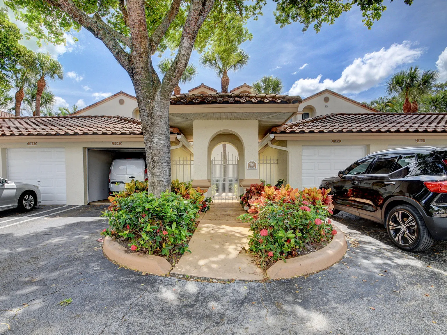 3 bed, 2.5 bath, 1510 sqft, $3,500 — Photo 2
