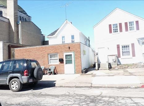 2nd image of 220 W 9th St
