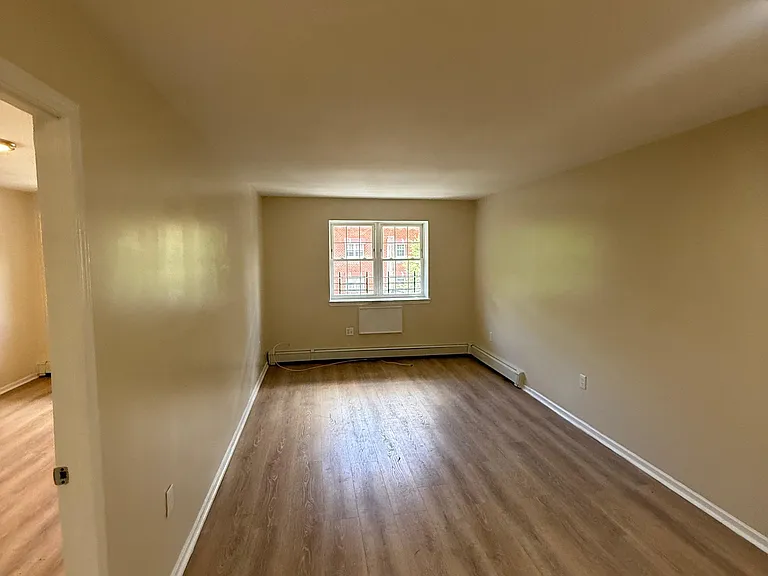 1051 Cauldwell Ave #1 — Photo 2
