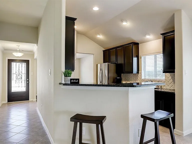 15718 Whispering Green Dr — Photo 5