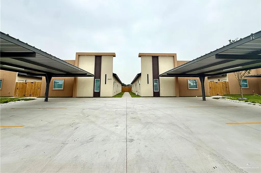 3 bed, 2.0 bath, 1190 sqft, $1,300 — Photo 1