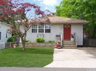113 King Rd, Rocky Point, NY 11778