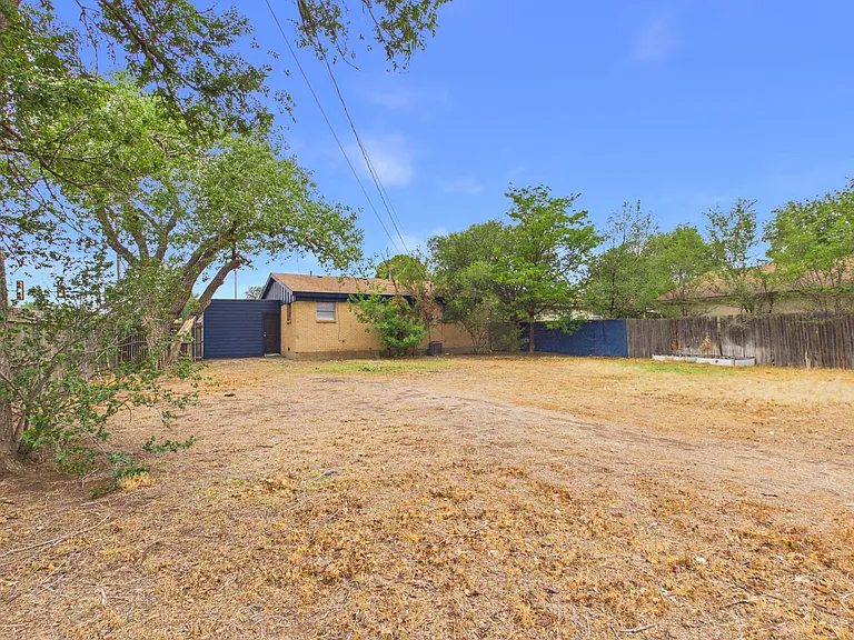 3319 Teckla Blvd — Photo 24