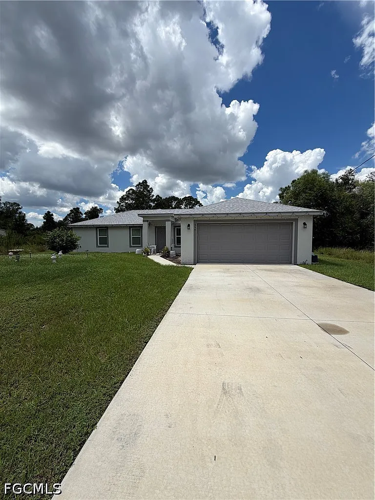 4 bed, 2.0 bath, 1570 sqft, $2,250 — Photo 2