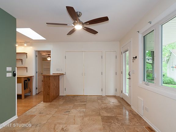 4th image of 822 W Country Dr