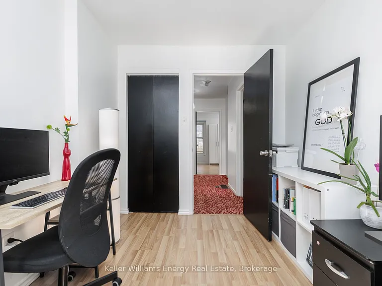 660 Grey St #B — Photo 17