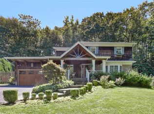 23 Harbor Ridge Dr, Centerport, NY 11721