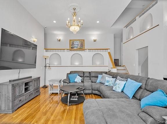3rd image of 1033 Rosedale Road