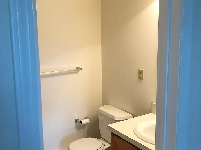 110 W Hill Rd #C — Photo 3