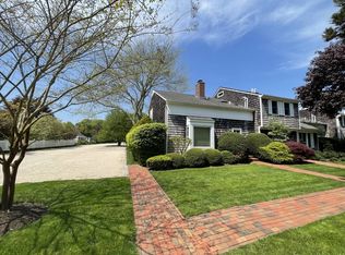 570 Hampton Rd APT 31, Southampton, NY 11968