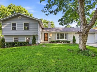 510 W Country Lane Ter, Kansas City, MO 64114