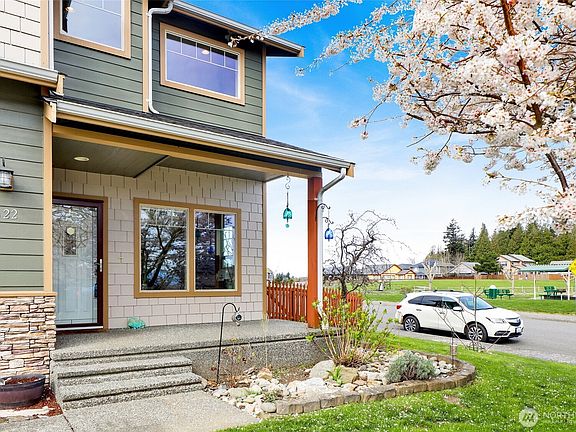 2nd image of 2622 Glenmore Street