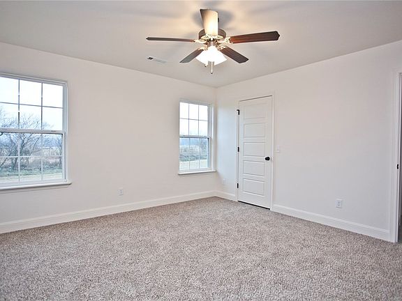 4th image of 709 NW 63rd Ave