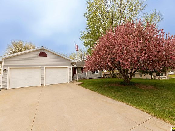 2nd image of 115 Cherry Cir