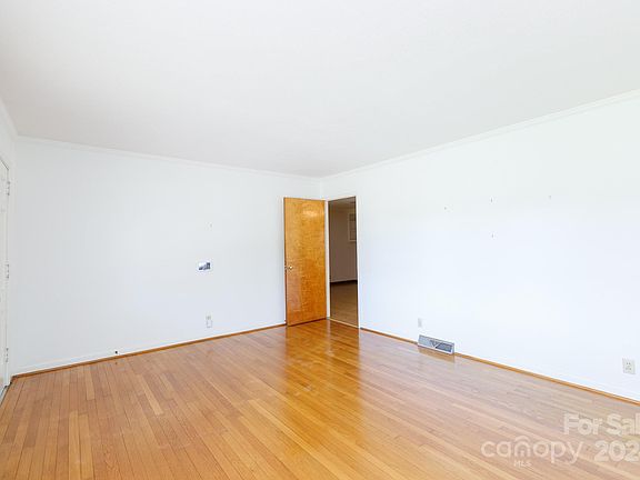 4th image of 706 Morningside Dr