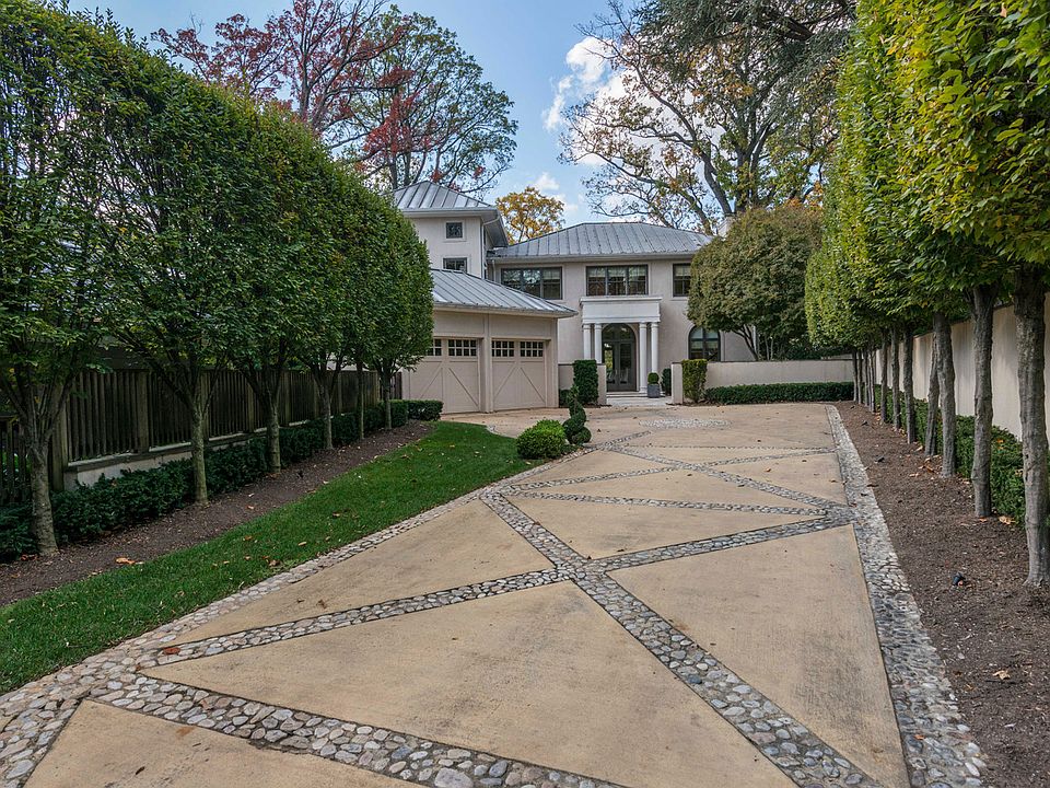 GATED DRIVEWAY