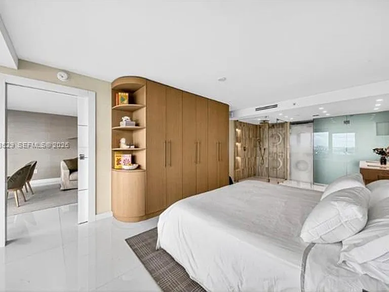 400 S Pointe Dr #1501 — Photo 5