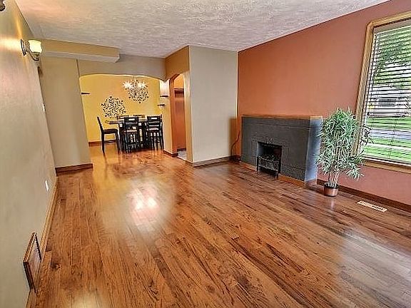 4th image of 10332 136th St NW