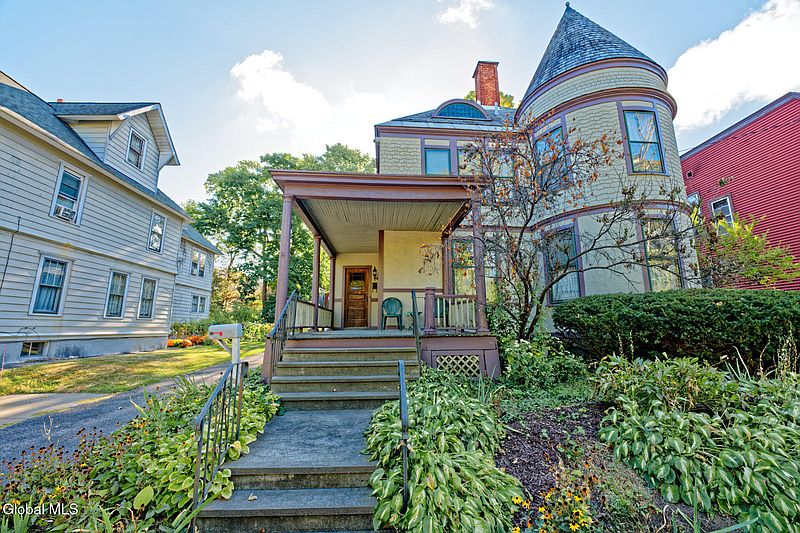 2nd image of 1078 Gillespie Street