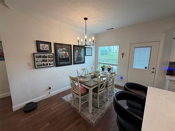 4th image of 527 Siesta Ct