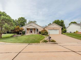 1902 Summerfield Ln, Godfrey, IL 62035