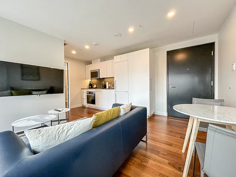 Calgary House — Photo 26