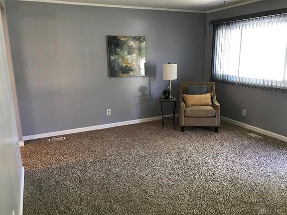 3rd image of 1983 Redstone Dr