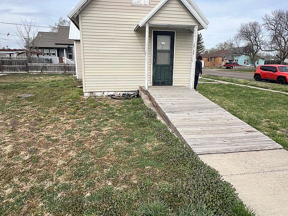 2nd image of 502 W 8TH