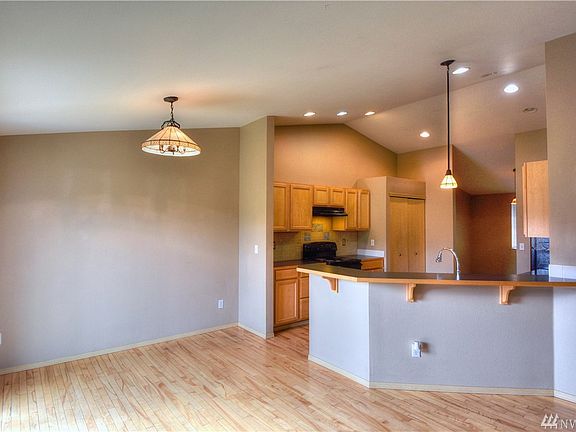 5th image of 942 Gina Ct SE