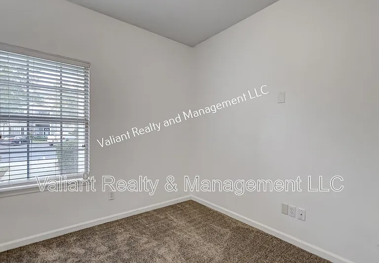 575 Oakleaf Plantation Pkwy #1-1303 — Photo 23