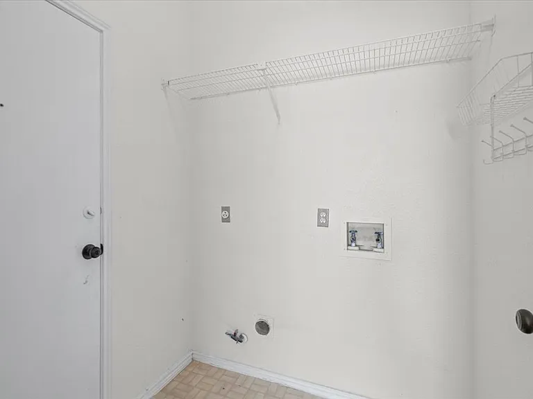 2907 Shotgun Ln — Photo 9