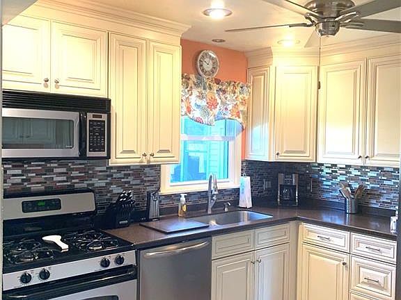 3rd image of 4144 Claridge Dr