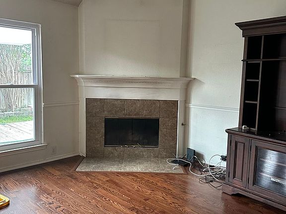 2nd image of 906 Roaring Canyon Rd