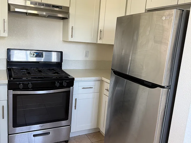 1108 Termino Ave #304 — Photo 4