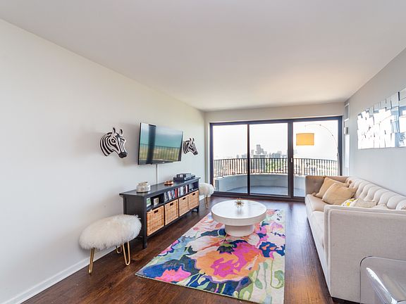 3rd image of 2020 N Lincoln Park West Ave #33C